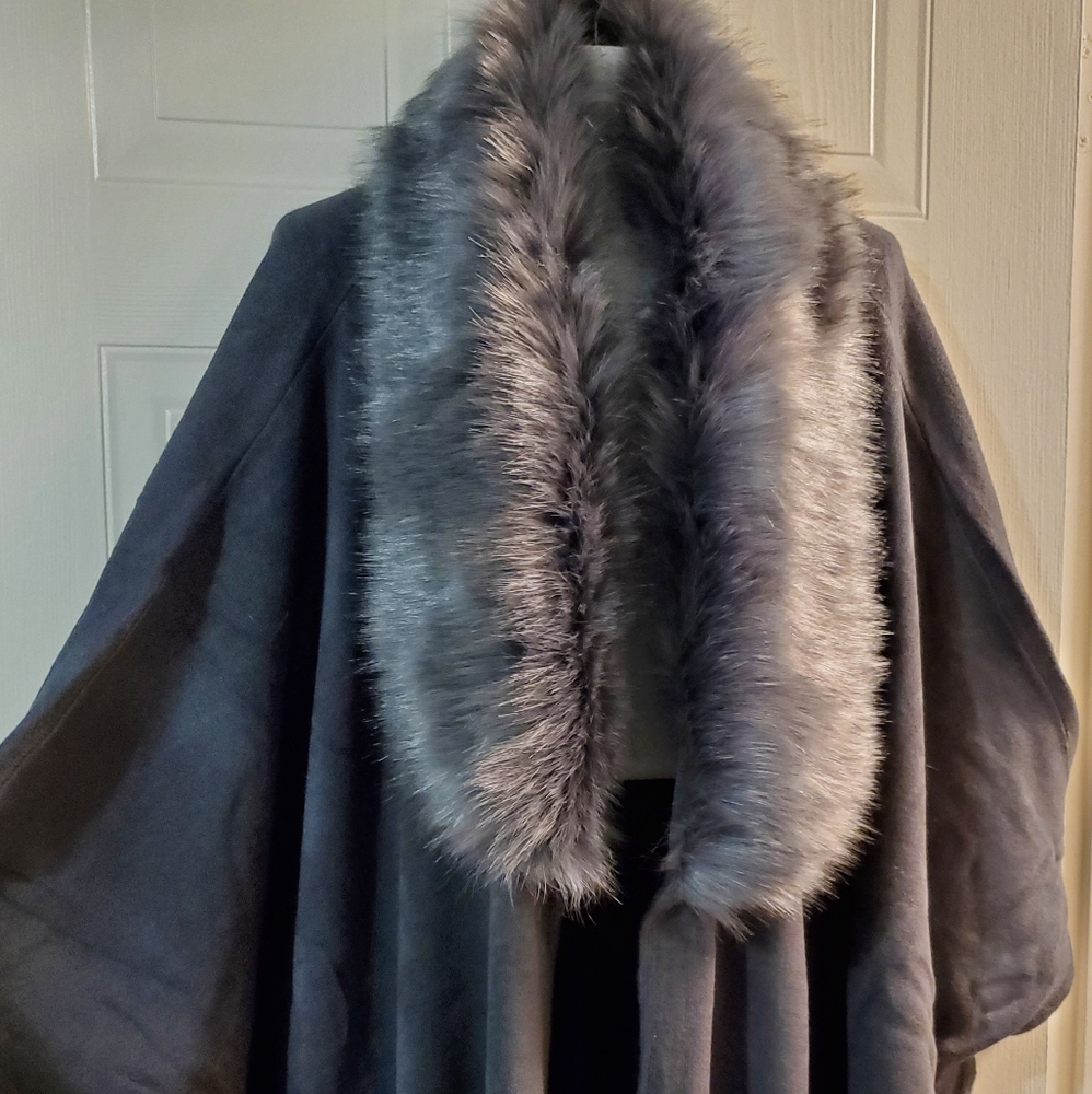 Grey Poncho Cape with fur
